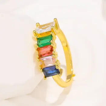2023 Поп луксозни жени пръст пръстен позлатени цветни цирконий прост дизайн отворен регулируем пръстен сватбено парти бижута