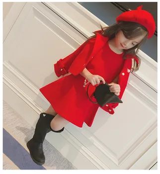 2023 Есенен детски комплект Момиче Корейска версия на жилетка Пола + вълнено яке + шапка Комплекти от три части Момиче Парти Мода Червени дрехи